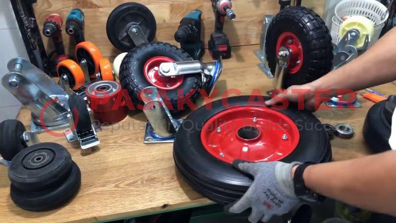 So Sánh Bánh Xe Chất Liệu Cứng Và Mềm Trong Sử Dụng Công Nghiệp